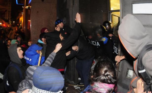 Radicales de Uruguay que protagonizan disturbios están todos identificados