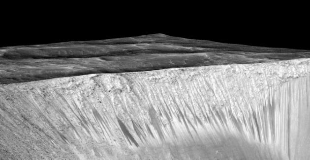 La NASA revela evidencias de la existencia de corrientes de agua salada en Marte