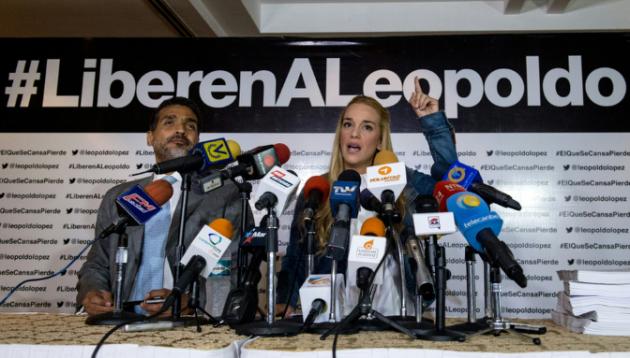 Difunden fotos de Leopoldo López para negar la precariedad de su reclusión