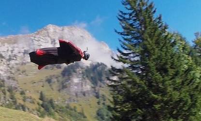 Murió un famoso deportista extremo durante un salto en los Alpes suizos