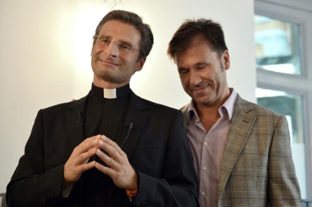 El Vaticano considera "muy grave" el anuncio de la homosexualidad de un cura polaco