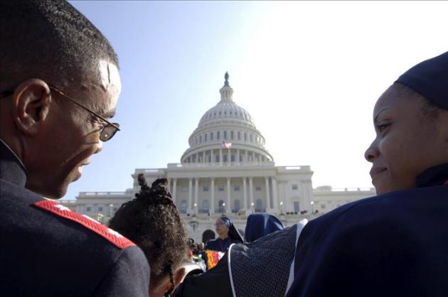 Miles de personas reclaman justicia racial en una marcha en Washington