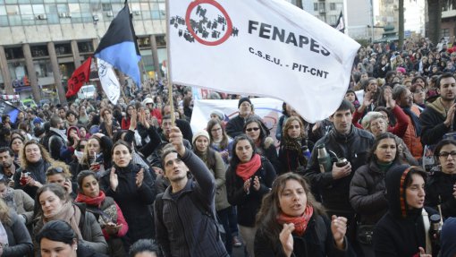 79 maestros cesados en Uruguay tras solicitar licencia por enfermedad