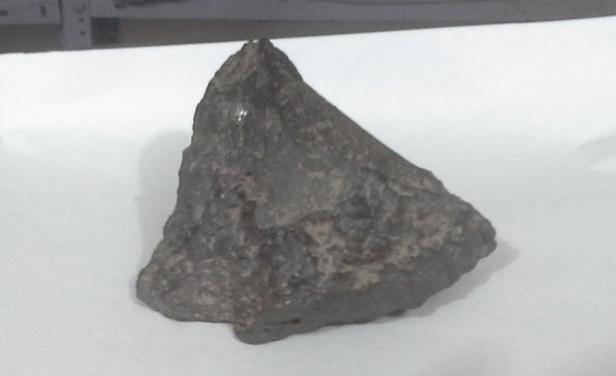 Cayó un meteorito de 60 kilos en Uruguay, un cazameteoritos lo robó de liceo y nadie se enteró