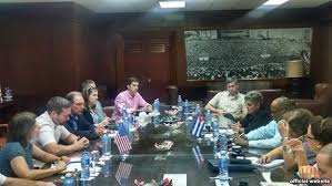 Congresista de EEUU anuncia unificación monetaria en Cuba para "dentro de un mes"