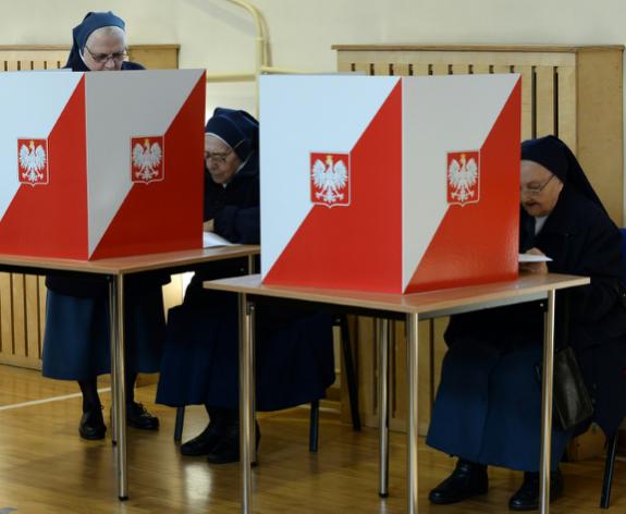 Polonia elige nuevo parlamento con los conservadores católicos como favoritos