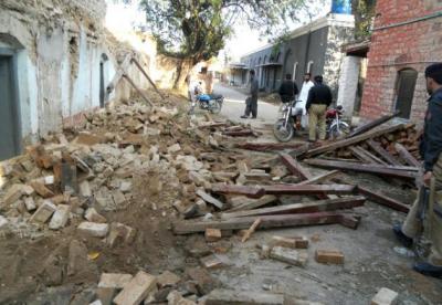 Al menos 100 muertos por el terremoto en el sur de Asia