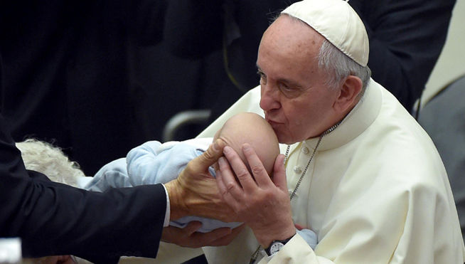 El Papa pide en el Vaticano que se termine con los prejuicios raciales contra los gitanos
