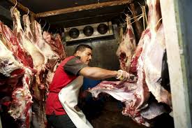 Vendedores defienden carne "natural" uruguaya ante la alerta de la OMS