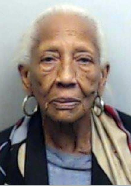 Famosa ladrona de joyas tiene 85 años y fue arrestada en centro comercial de Atlanta