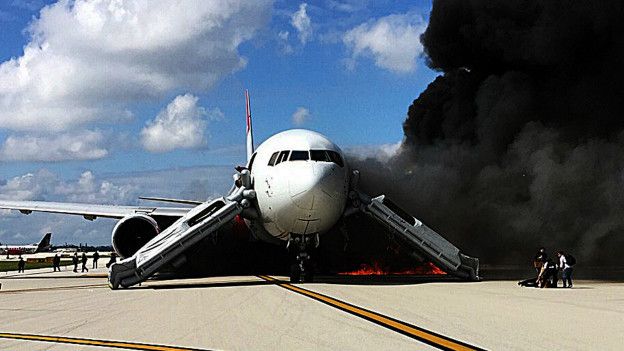Varios heridos al incendiarse un Boeing 767 antes de despegar en Florida, EEUU