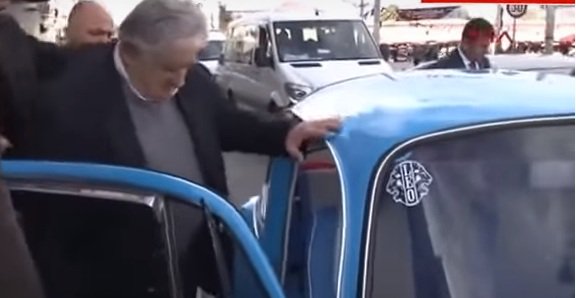 Mujica llegó a Turquía y lo fueron a esperar al aeropuerto con un Fusca idéntico al suyo