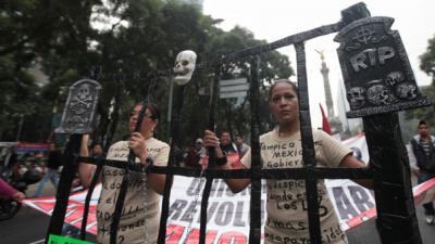 Hallan fosas donde creen que están cuerpos de los 43 estudiantes desaparecidos en México