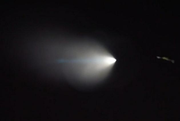 Prueba de misil naval deja rastro de luz sobre California