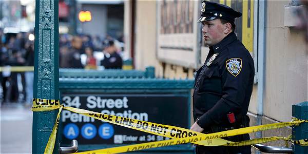 Un muerto y dos heridos en tiroteo en la entrada de metro en Nueva York