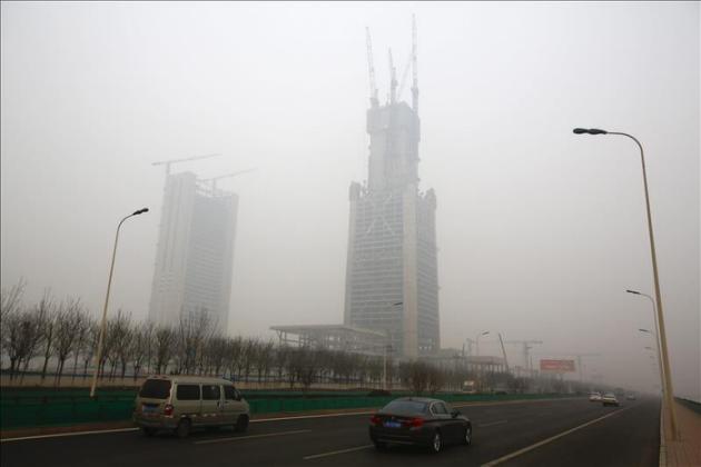 China aprobó 4 plantas de carbón por semana este año pese a saturación ambiental