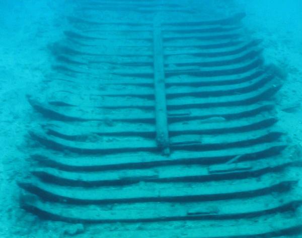 Hallan un cementerio inédito de 22 barcos centenarios en el mar Egeo