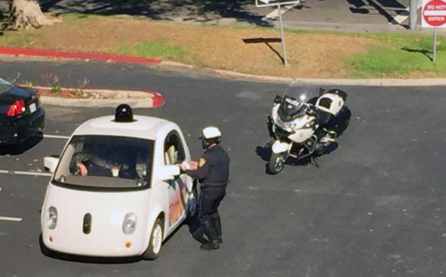 Policía de California detiene a vehículo autónomo por viajar demasiado lento