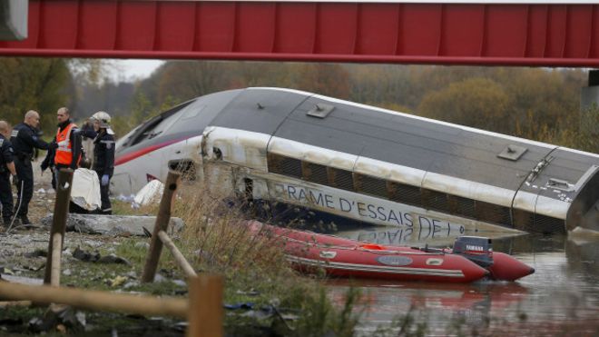 Diez muertos en el peor accidente de un tren de alta velocidad en Francia