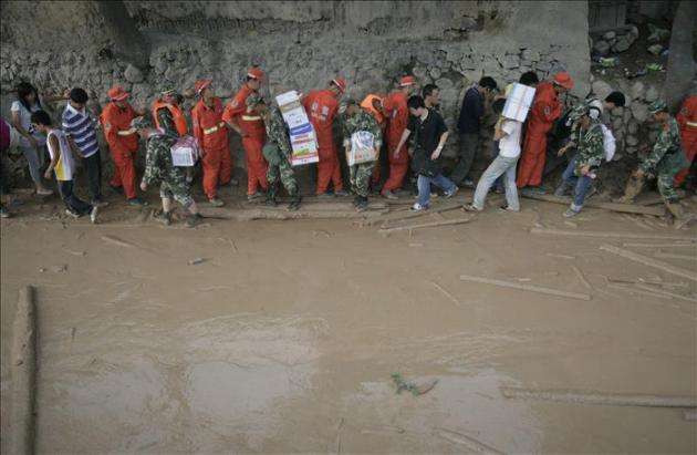 Deslizamiento de tierras deja 21 muertos y 16 desaparecidos en China