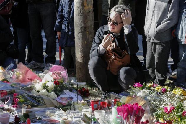 Nieto de 5 años de chilena asesinada en París logró escapar de Bataclan
