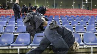 Desalojan estadio de Hannover donde se iba a jugar el amistoso entre Alemania y Holanda por amenaza de bomba