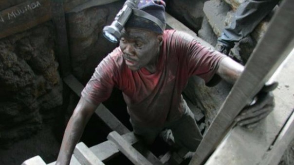 Rescatan a 5 mineros con vida tras pasar 41 días atrapados bajo tierra