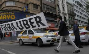 Uber evita a la Patronal de Taxis y capacitará a choferes on line