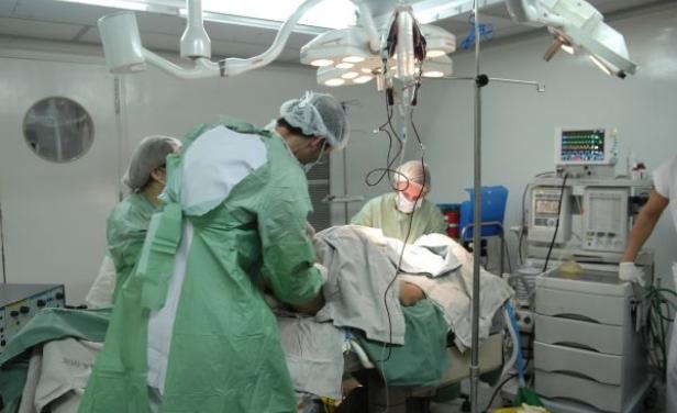 Casta de Cirujanos y anestesistas de Uruguay desactivan paro de 5 días