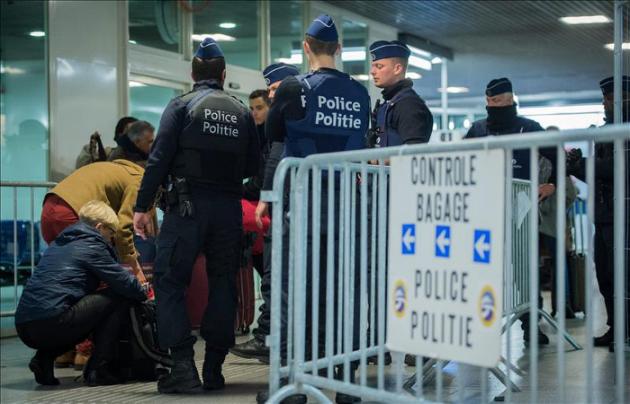 Buscan en Bruselas a dos terroristas y temen que uno lleve explosivos