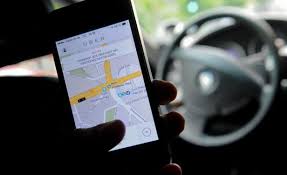 Taxis de Uruguay eliminarán las mamparas para darle pelea a Uber