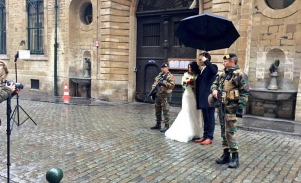 ¡Ganó el amor!..Pareja belga se casa en medio de alerta antiterrorista