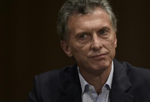 Bolsa argentina se derrumba por ajustado triunfo de Macri