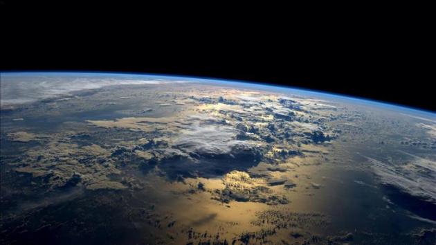 La Tierra podría estar rodeada de "cabellos" de materia oscura, según la NASA