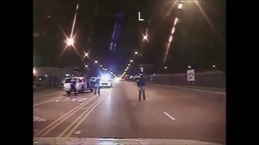 Video muestra a policía de Chicago disparándole 16 veces a un joven negro
