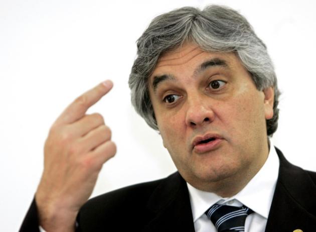 Arresto de senador oficialista por caso Petrobras agrava crisis en Brasil