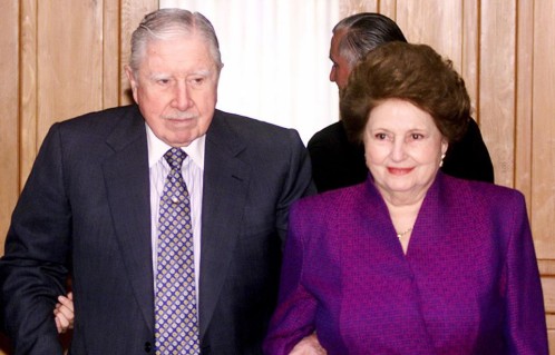 Acusan a la viuda de Pinochet de enriquecerse con bienes donados por el Estado