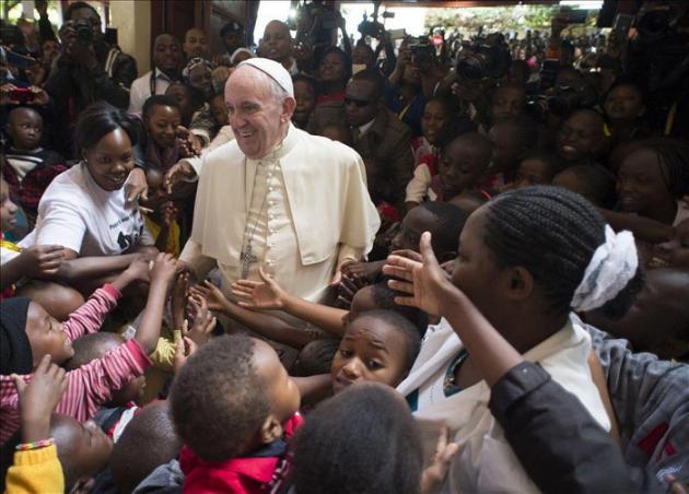 El papa pide terminar con la exclusión de los barrios marginales