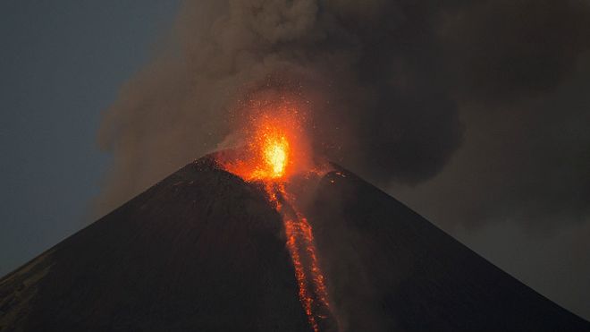 El volcán Momotombo en Nicaragua entra en erupción después de 110 años