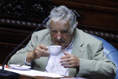 Mujica a Larrañaga: A usted le marcaron la cara, le dijeron cuanto más lejos mejor y no lo vi más