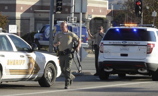 Encontraron 12 bombas en la casa de los autores del tiroteo en California