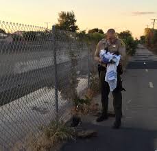 Los Ángeles: Mujer enterró viva a su bebé