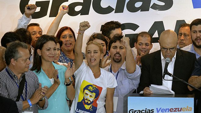 La oposición en Venezuela consigue la supermayoría de 2/3 en la Asamblea Nacional