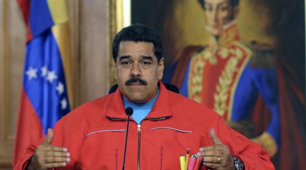 Nicolas Maduro pide la renuncia de todos sus ministros