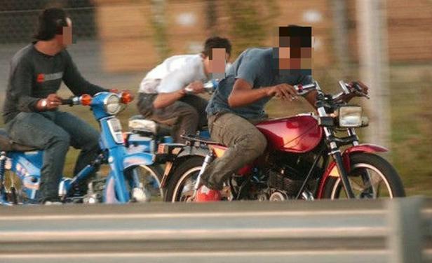 A prisión 3 jóvenes por "picadas"; Hostigaban a vecinos con finitos y motos con escapes libres en Cilindro Municipal