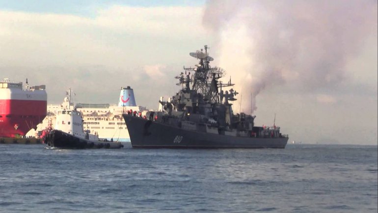 Destructor ruso evitó con disparos chocar con un barco turco en el Mar Egeo