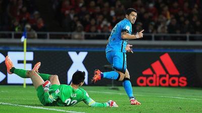 Luis Suárez descollante hizo 3 goles al Guangzhou y puso al Barcelona en la final mundial de clubes