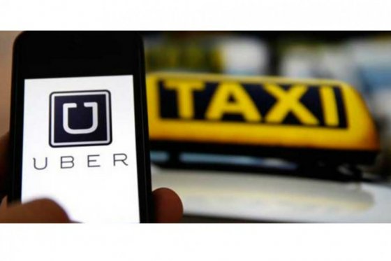 Facebook se alía con Uber para ofrecer servicios de transporte por mensajería