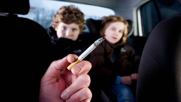 Irlanda prohibirá fumar en vehículos con menores a bordo a partir de 2016