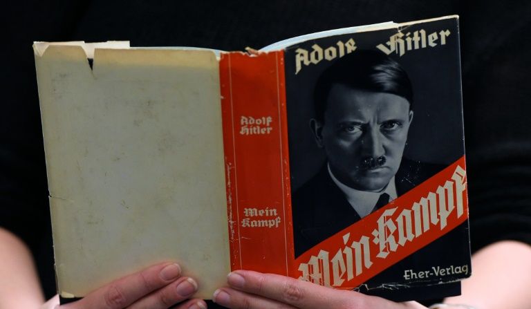 Maestros alemanes quieren incluir "Mi lucha" de Hitler en programas escolares